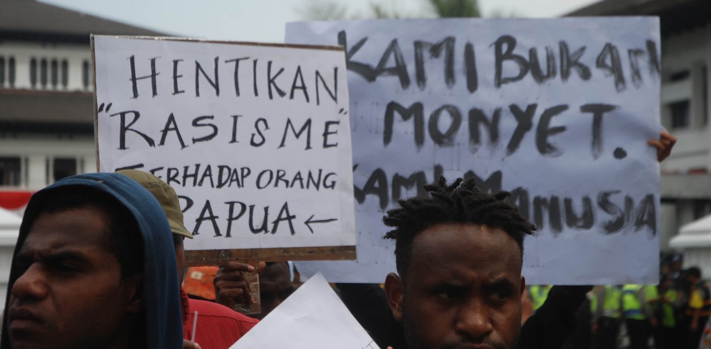 Sekelompok mahasiswa asal Papua melakukan unjuk rasa di Bandung, Jawa Barat, Senin, 19 Agustus 2019.