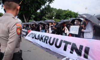 Demo tolak pengesahan revisi UU TNI diwarnai teror, kekerasan, dan intimidasi terhadap aktivis, mahasiswa dan jurnalis