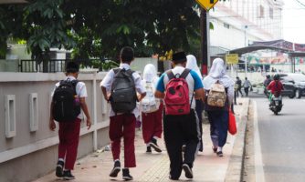 Pemerintah harus segera patuhi putusan MK terkait akses pendidikan dasar gratis
