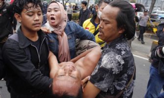 Indonesia: Authorities must investigate police killing of motorcycle taxi driver during protest in Jakarta