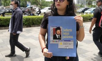 Batalkan gelar pahlawan nasional Soeharto dan Sarwo Edhie Wibowo