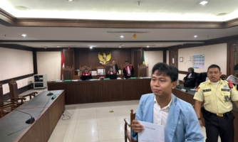 Bebaskan Khariq Anhar dari tuntutan penjara